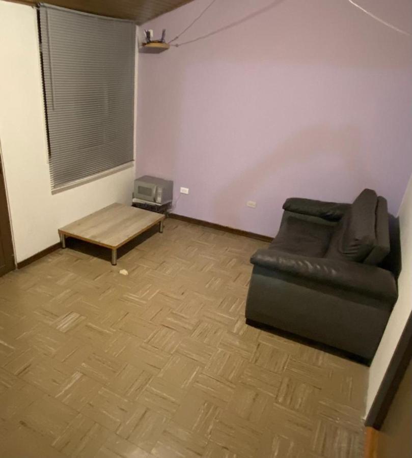 Nr Airport & Embassy / Rooms-apartments Hospedagem domiciliar *
